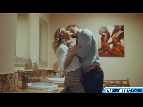 ❤️ Ko vas prsata blondinka zapelje na javnem stranišču ❤ Šukanje na sl.it-com.top